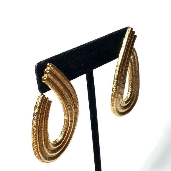 GIVENCHY Textured Gold Tone Post Pierced Earrings 80's French Couture - Picture 12 of 12